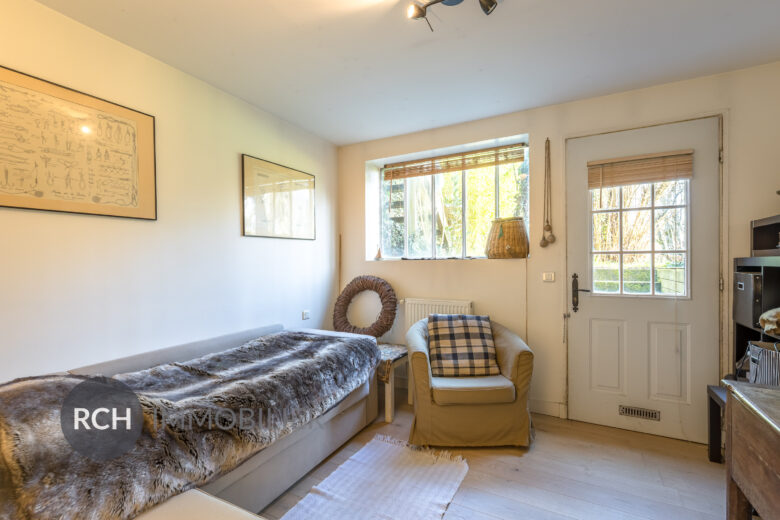 Photos du bien : Montfort-l&rsquo;Amaury – Maison ancienne pleine de charme sur un terrain arboré et clos de murs