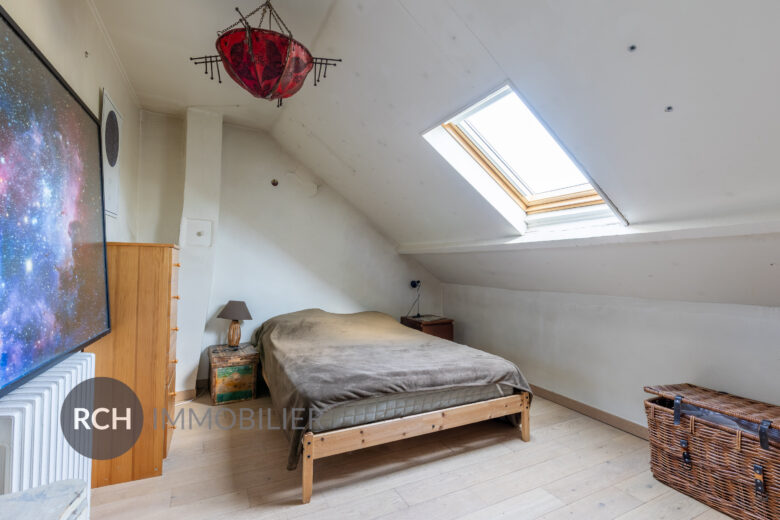 Photos du bien : Montfort-l&rsquo;Amaury – Maison ancienne pleine de charme sur un terrain arboré et clos de murs