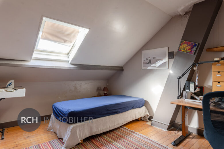 Photos du bien : Montfort-l&rsquo;Amaury – Maison ancienne pleine de charme sur un terrain arboré et clos de murs