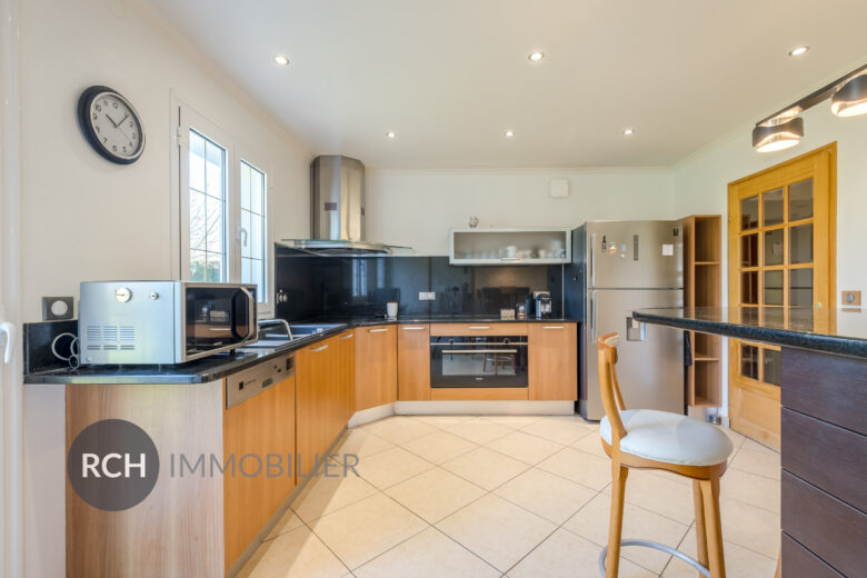 Photos du bien : Osmoy – Maison familiale de qualité avec sous-sol total