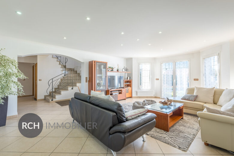 Photos du bien : Osmoy – Maison familiale de qualité avec sous-sol total