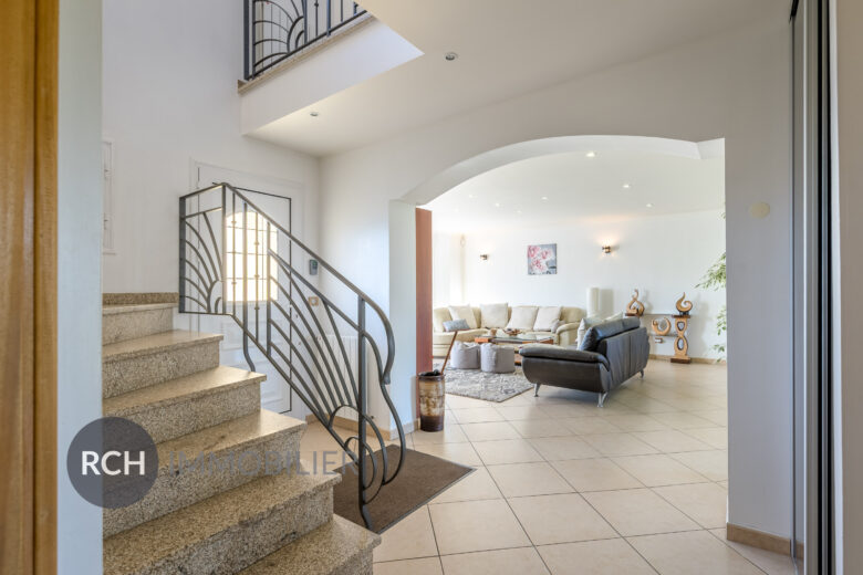 Photos du bien : Osmoy – Maison familiale de qualité avec sous-sol total