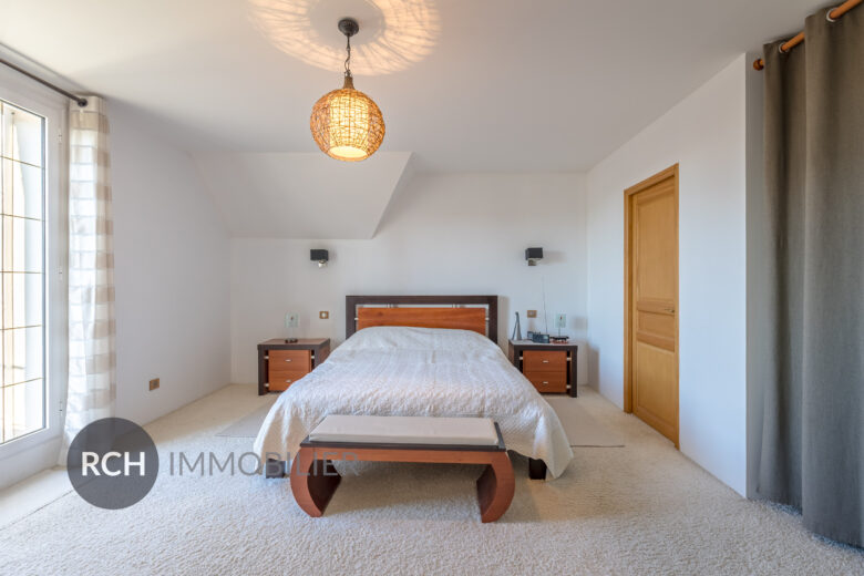 Photos du bien : Osmoy – Maison familiale de qualité avec sous-sol total