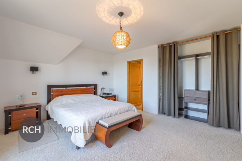 Photos du bien : Osmoy – Maison familiale de qualité avec sous-sol total