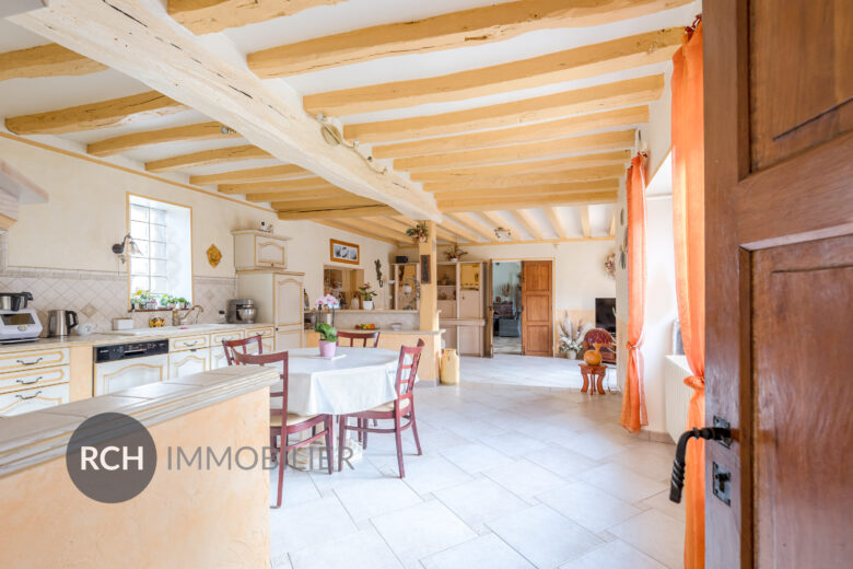 Photos du bien : Prunay-le-Temple – Belle longère avec dépendances sur grand terrain arboré