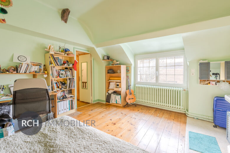 Photos du bien : Prunay-le-Temple – Belle longère avec dépendances sur grand terrain arboré