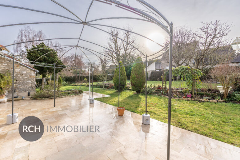Photos du bien : Prunay-le-Temple – Belle longère avec dépendances sur grand terrain arboré