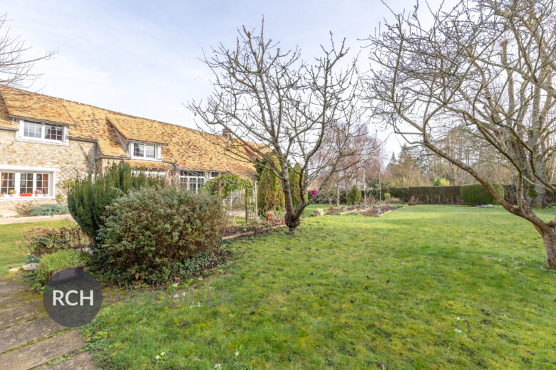 Photos du bien : Prunay-le-Temple – Belle longère avec dépendances sur grand terrain arboré