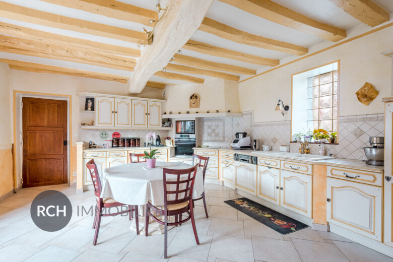 Photos du bien : Prunay-le-Temple – Belle longère avec dépendances sur grand terrain arboré