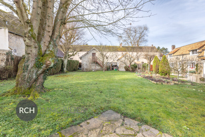 Photos du bien : Prunay-le-Temple – Belle longère avec dépendances sur grand terrain arboré