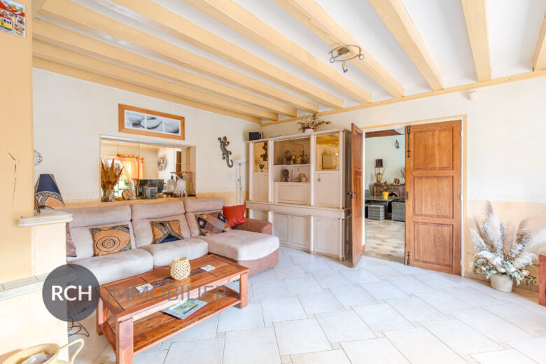 Photos du bien : Prunay-le-Temple – Belle longère avec dépendances sur grand terrain arboré