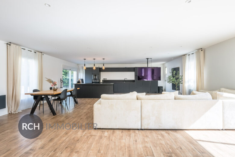 Photos du bien : Gambais – Maison familiale entièrement rénovée avec une belle vue dégagée