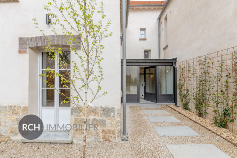 Photos du bien : Exclusivité – Charmante maison ancienne parfaitement rénovée avec matériaux anciens et nobles dans le centre de Montfort-l&rsquo;Amaury