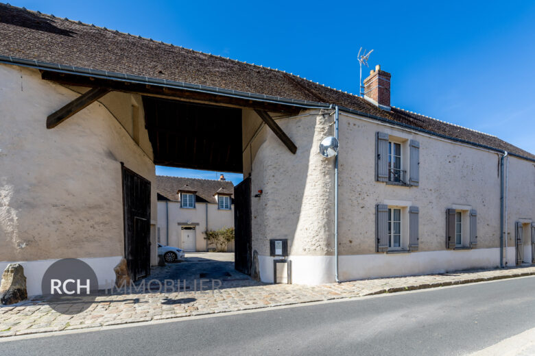 Photos du bien : Le Tremblay-sur-Mauldre – Duplex non meublé de 3 pièces de 88,41 m2 avec jolie cour