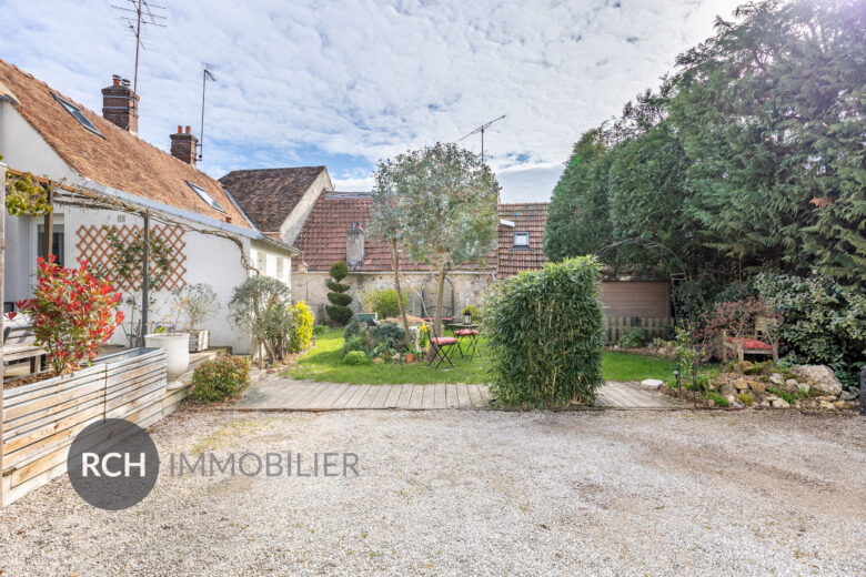 Photos du bien : Exclusivité – Saint-Léger-en-Yvelines – Maison ancienne avec joli jardin clos de mur