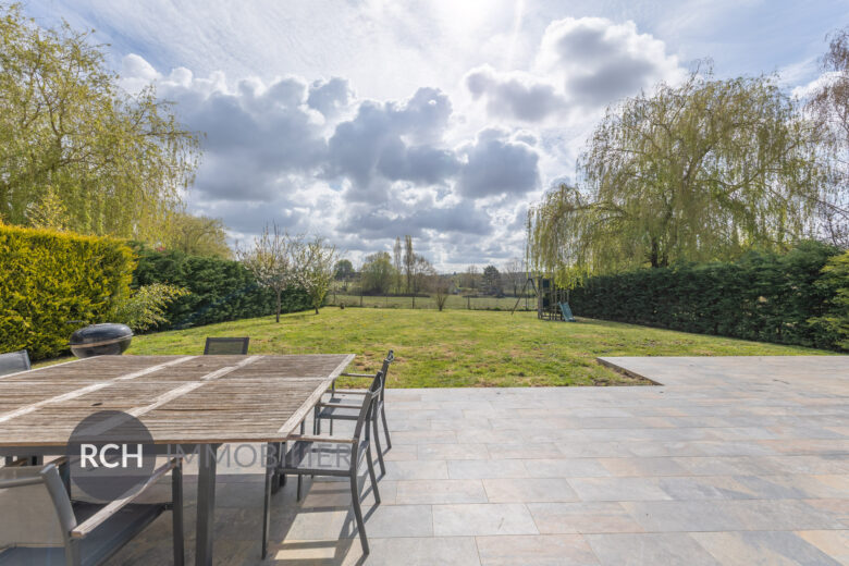 Photos du bien : Gambais – Maison familiale entièrement rénovée avec une belle vue dégagée