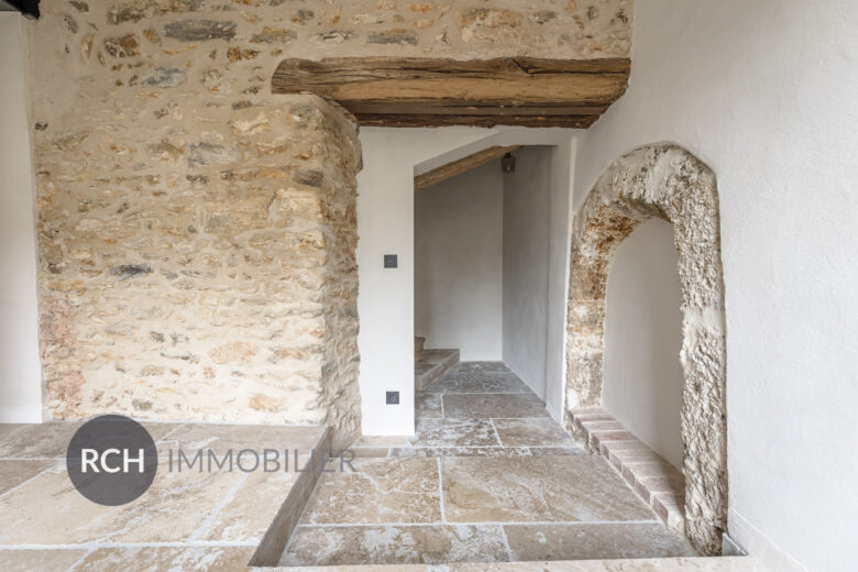 Photos du bien : Exclusivité – Charmante maison ancienne parfaitement rénovée avec matériaux anciens et nobles dans le centre de Montfort-l&rsquo;Amaury