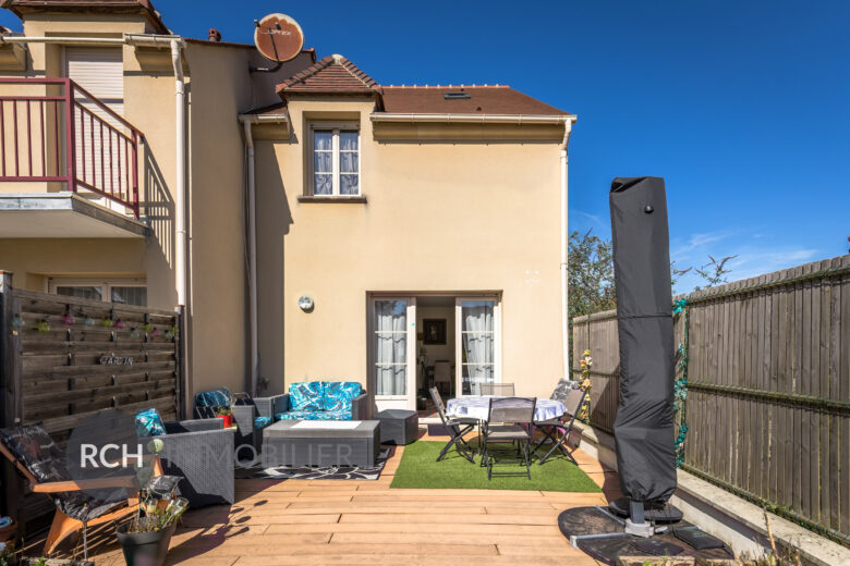 Photos du bien : Saint-Léger-en-Yvelines – Maison de village avec jardin dans un environnement calme