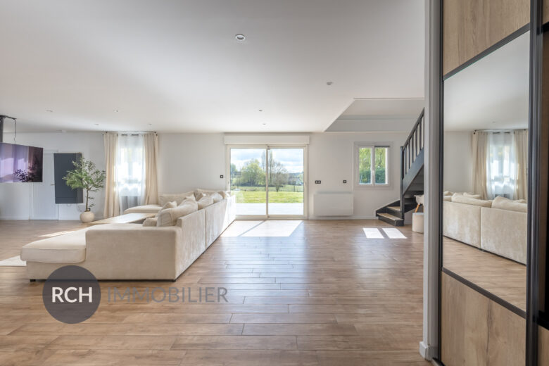 Photos du bien : Gambais – Maison familiale entièrement rénovée avec une belle vue dégagée