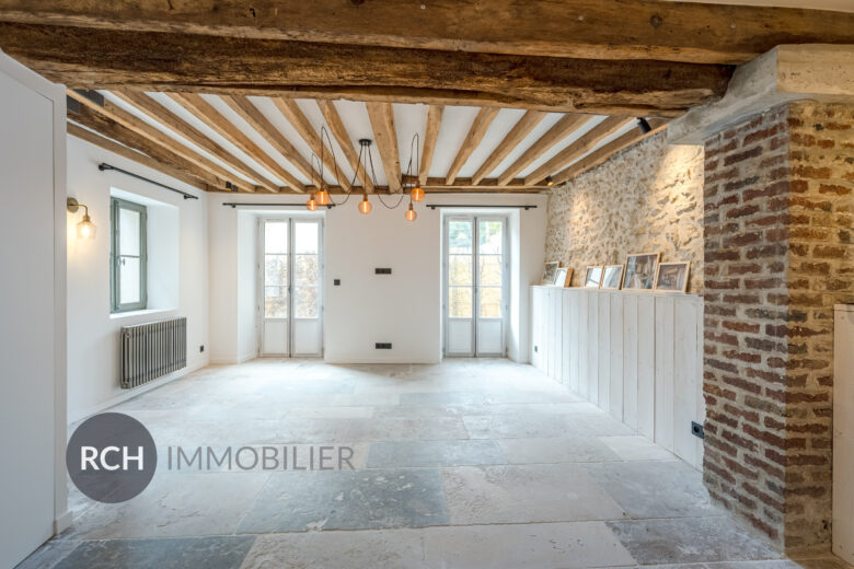 Photos du bien : Exclusivité – Charmante maison ancienne parfaitement rénovée avec matériaux anciens et nobles dans le centre de Montfort-l&rsquo;Amaury