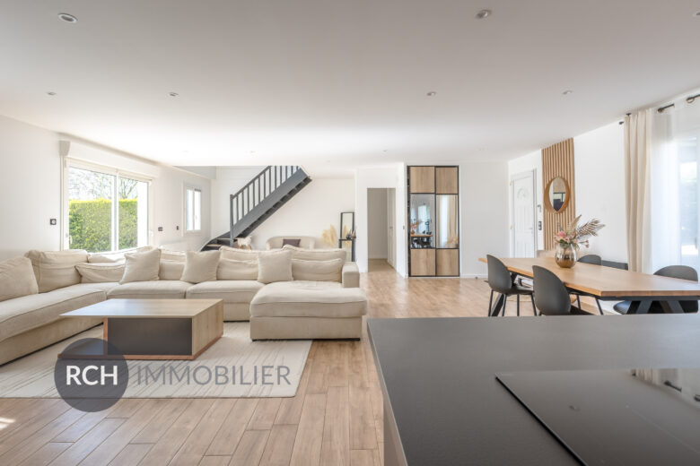 Photos du bien : Gambais – Maison familiale entièrement rénovée avec une belle vue dégagée