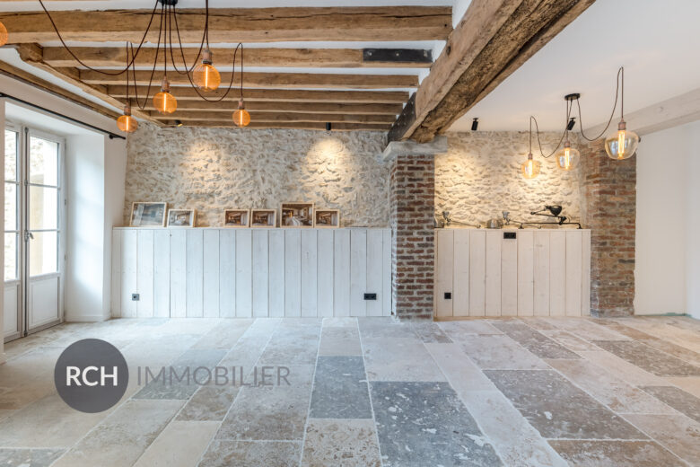 Photos du bien : Exclusivité – Charmante maison ancienne parfaitement rénovée avec matériaux anciens et nobles dans le centre de Montfort-l&rsquo;Amaury