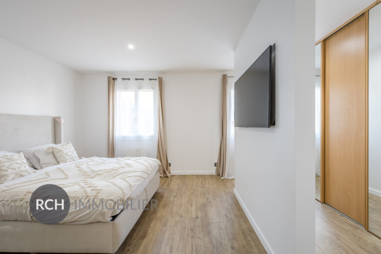 Photos du bien : Gambais – Maison familiale entièrement rénovée avec une belle vue dégagée