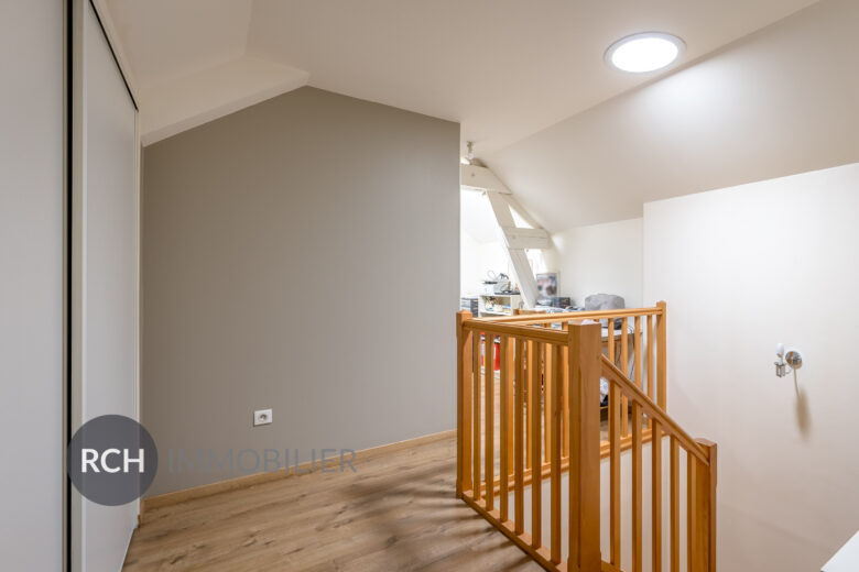 Photos du bien : Le Tremblay-sur-Mauldre – Duplex non meublé de 3 pièces de 88,41 m2 avec jolie cour