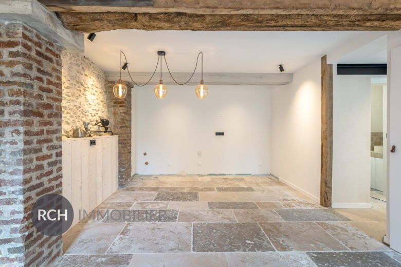 Photos du bien : Exclusivité – Charmante maison ancienne parfaitement rénovée avec matériaux anciens et nobles dans le centre de Montfort-l&rsquo;Amaury