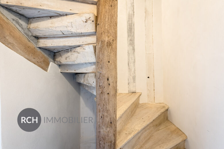 Photos du bien : Exclusivité – Charmante maison ancienne parfaitement rénovée avec matériaux anciens et nobles dans le centre de Montfort-l&rsquo;Amaury