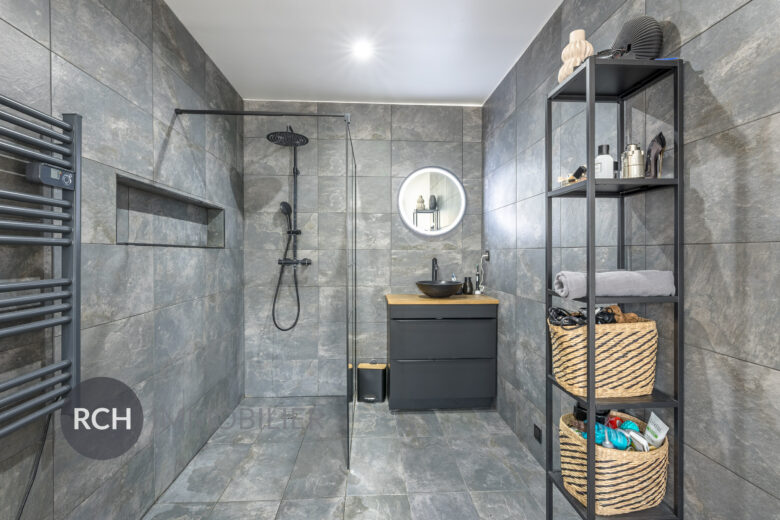 Photos du bien : Gambais – Maison familiale entièrement rénovée avec une belle vue dégagée