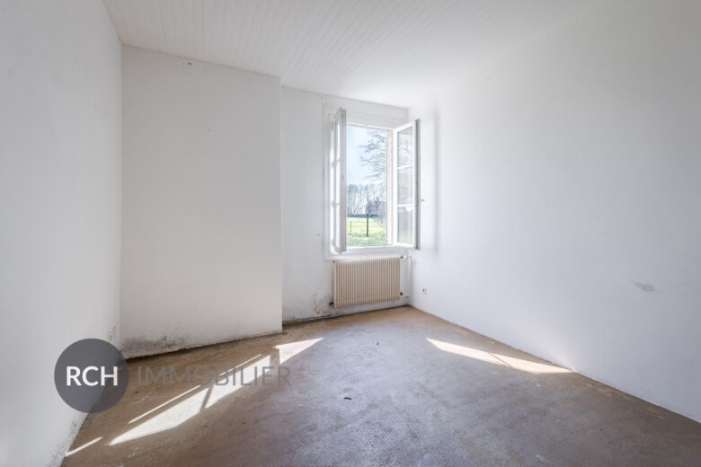 Photos du bien : La Hauteville – Maison à rénover avec grenier à aménager dans un environnement calme