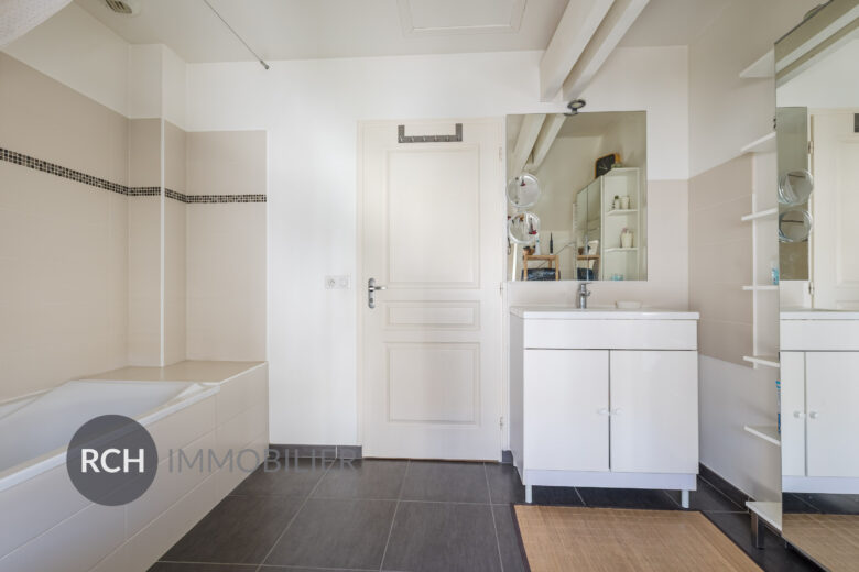 Photos du bien : Le Tremblay-sur-Mauldre – Duplex non meublé de 3 pièces de 88,41 m2 avec jolie cour