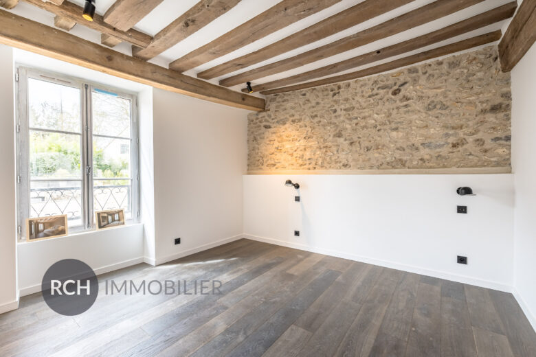 Photos du bien : Exclusivité – Charmante maison ancienne parfaitement rénovée avec matériaux anciens et nobles dans le centre de Montfort-l&rsquo;Amaury
