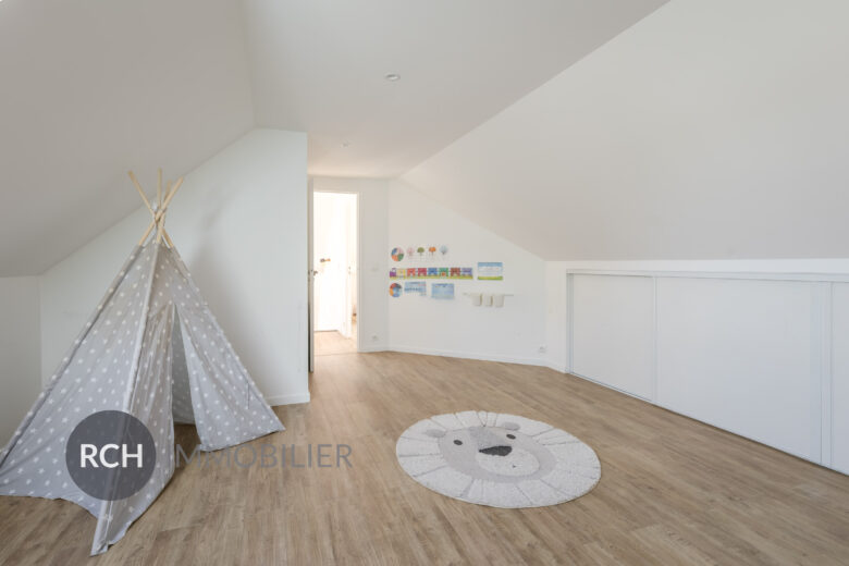 Photos du bien : Gambais – Maison familiale entièrement rénovée avec une belle vue dégagée