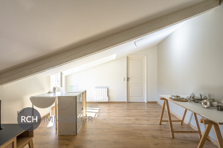 Photos du bien : Le Tremblay-sur-Mauldre – Duplex non meublé de 3 pièces de 88,41 m2 avec jolie cour