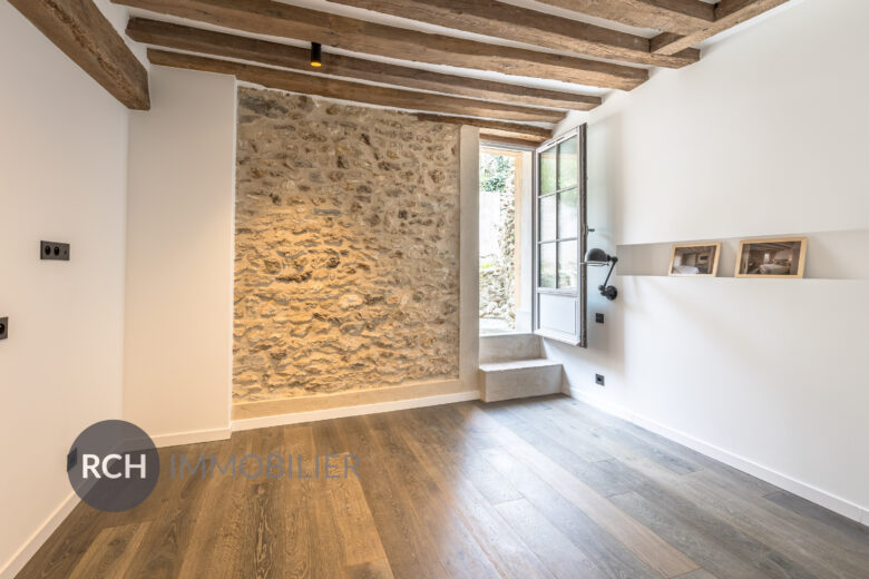 Photos du bien : Exclusivité – Charmante maison ancienne parfaitement rénovée avec matériaux anciens et nobles dans le centre de Montfort-l&rsquo;Amaury