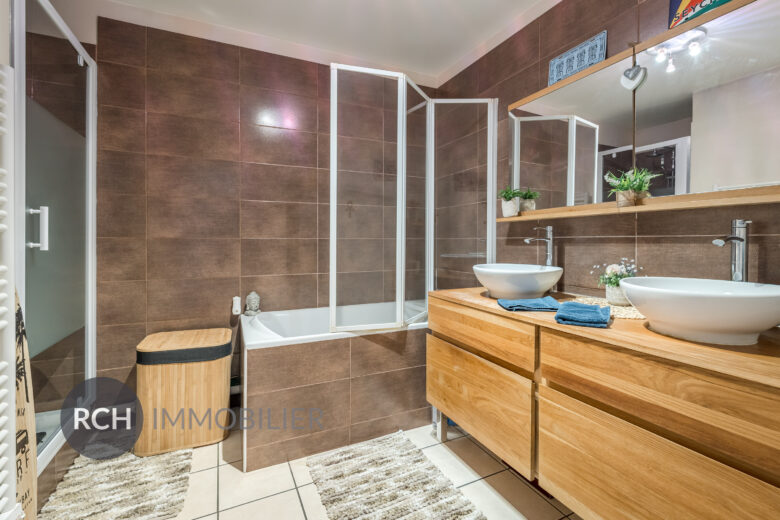 Photos du bien : Saint-Léger-en-Yvelines – Maison de village avec jardin dans un environnement calme