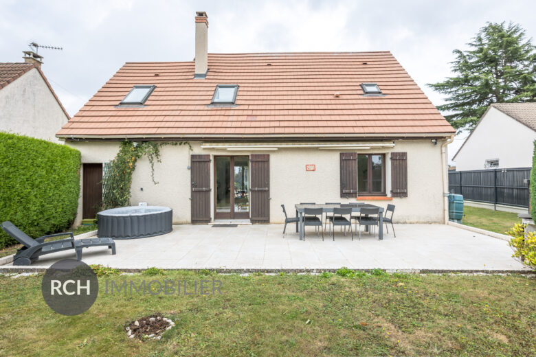 Photos du bien : Andelu – Spacieuse maison familiale avec beau terrain arboré