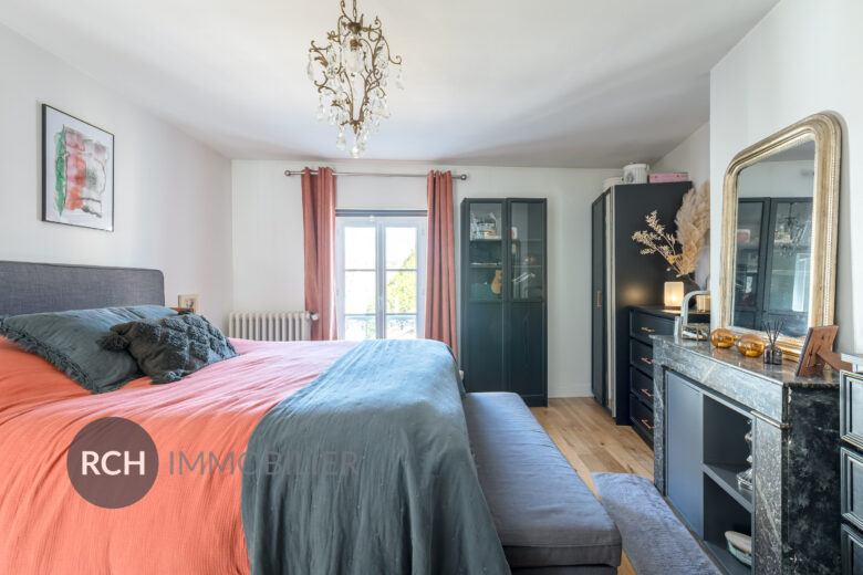 Photos du bien : Exclusivité – Saint-Léger-en-Yvelines – Maison ancienne avec joli jardin clos de mur