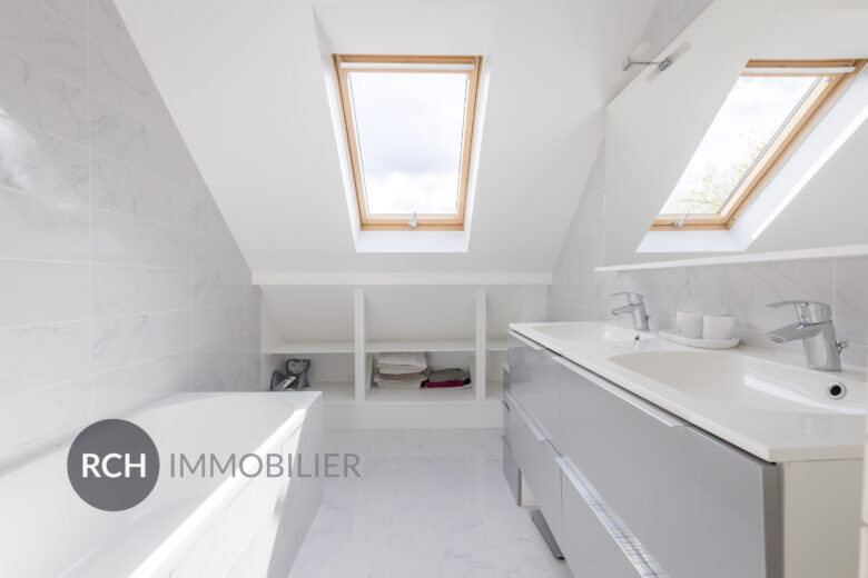 Photos du bien : Gambais – Maison familiale entièrement rénovée avec une belle vue dégagée