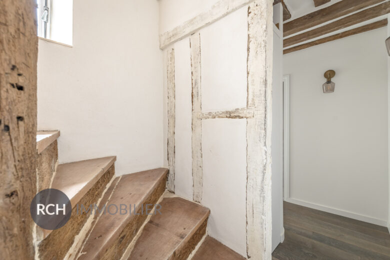 Photos du bien : Exclusivité – Charmante maison ancienne parfaitement rénovée avec matériaux anciens et nobles dans le centre de Montfort-l&rsquo;Amaury