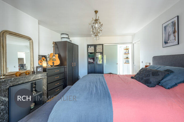 Photos du bien : Exclusivité – Saint-Léger-en-Yvelines – Maison ancienne avec joli jardin clos de mur