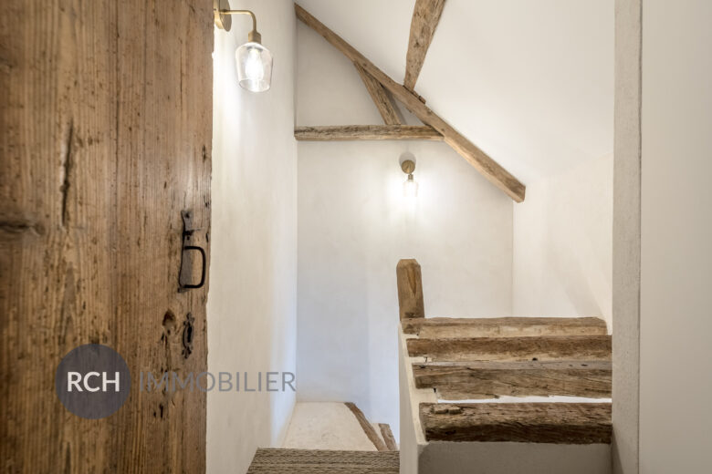 Photos du bien : Exclusivité – Charmante maison ancienne parfaitement rénovée avec matériaux anciens et nobles dans le centre de Montfort-l&rsquo;Amaury