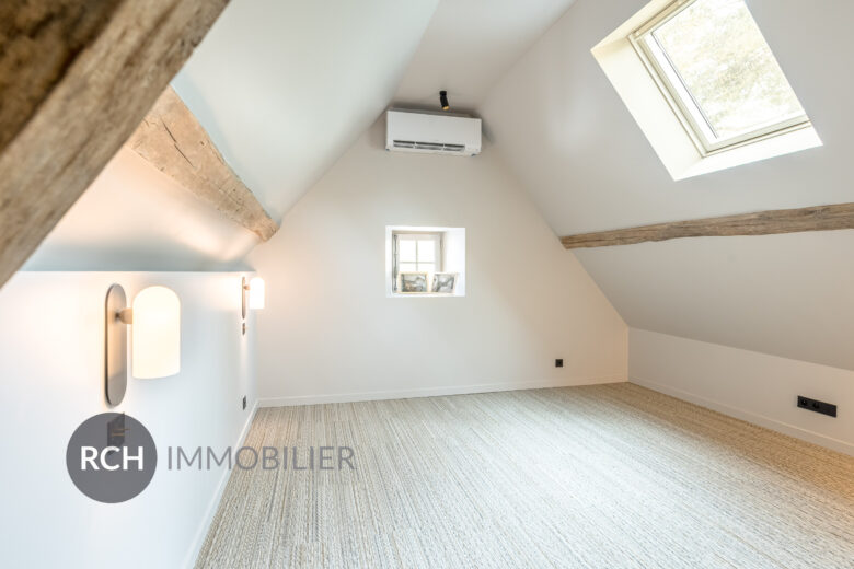 Photos du bien : Exclusivité – Charmante maison ancienne parfaitement rénovée avec matériaux anciens et nobles dans le centre de Montfort-l&rsquo;Amaury