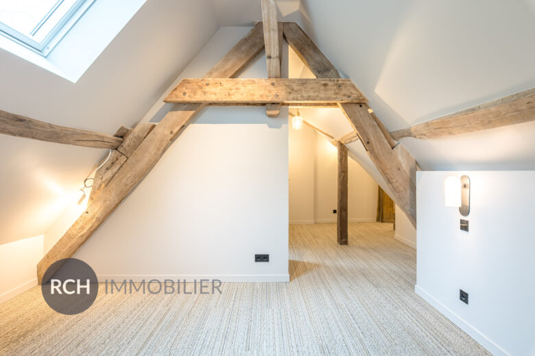 Photos du bien : Exclusivité – Charmante maison ancienne parfaitement rénovée avec matériaux anciens et nobles dans le centre de Montfort-l&rsquo;Amaury