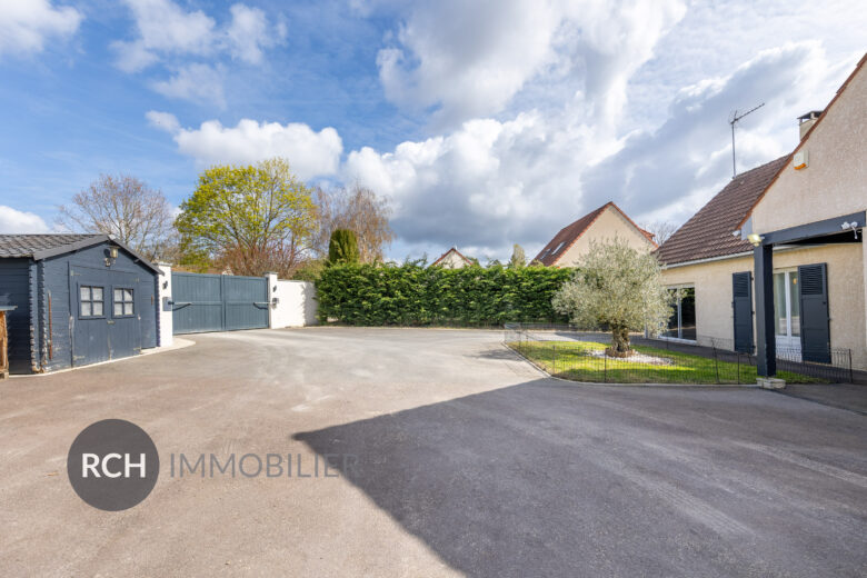 Photos du bien : Gambais – Maison familiale entièrement rénovée avec une belle vue dégagée