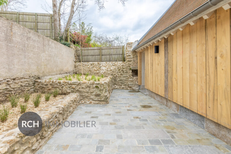 Photos du bien : Exclusivité – Charmante maison ancienne parfaitement rénovée avec matériaux anciens et nobles dans le centre de Montfort-l&rsquo;Amaury