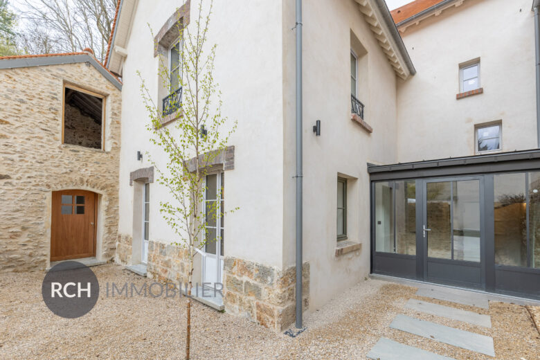 Photos du bien : Exclusivité – Charmante maison ancienne parfaitement rénovée avec matériaux anciens et nobles dans le centre de Montfort-l&rsquo;Amaury