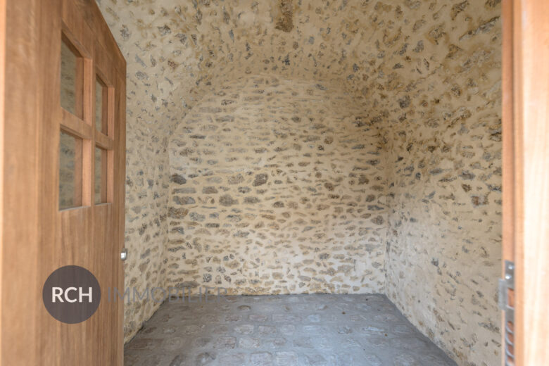 Photos du bien : Exclusivité – Charmante maison ancienne parfaitement rénovée avec matériaux anciens et nobles dans le centre de Montfort-l&rsquo;Amaury